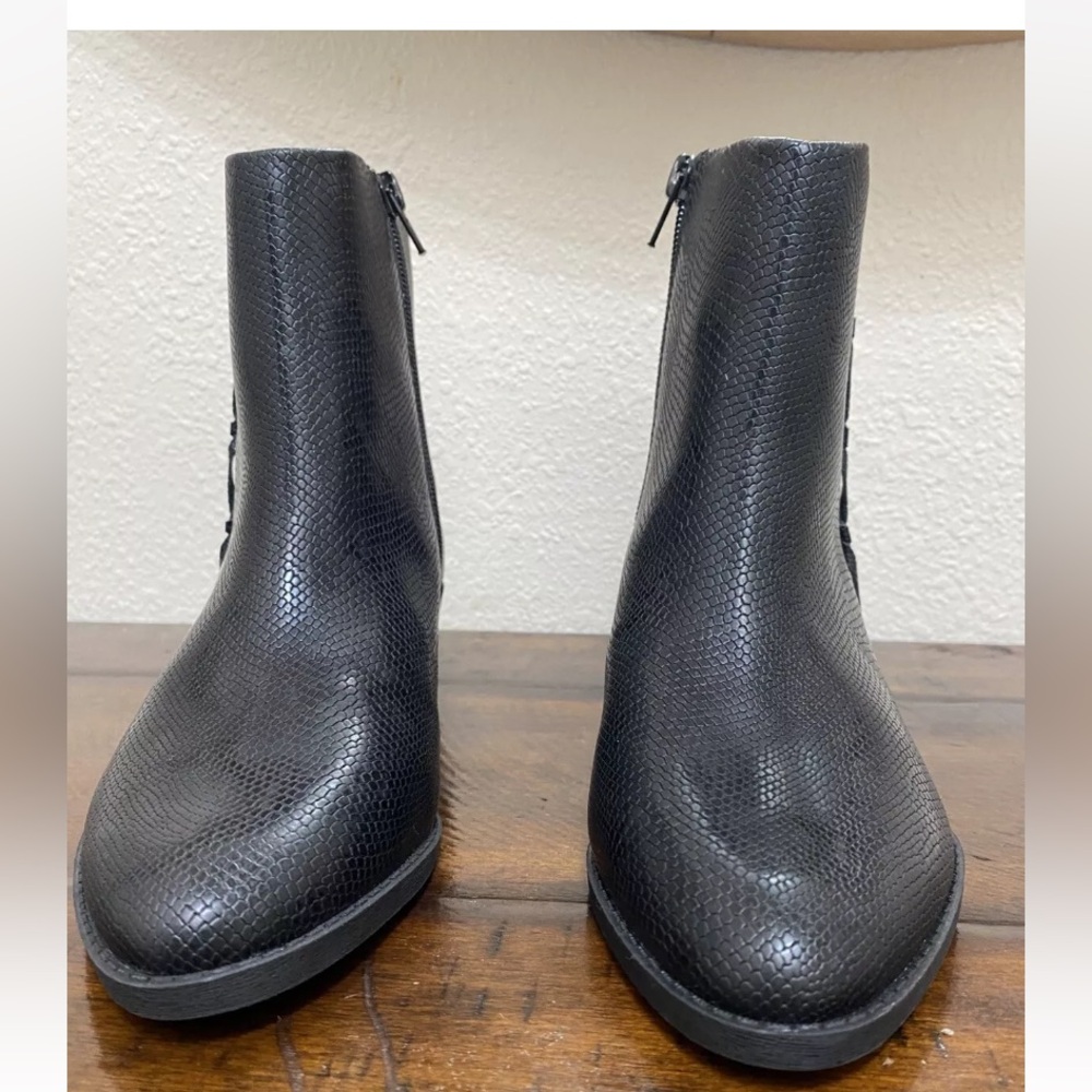 New Lucky Brand Fakelle  Womens Black Side Zip Boots Size 5.5